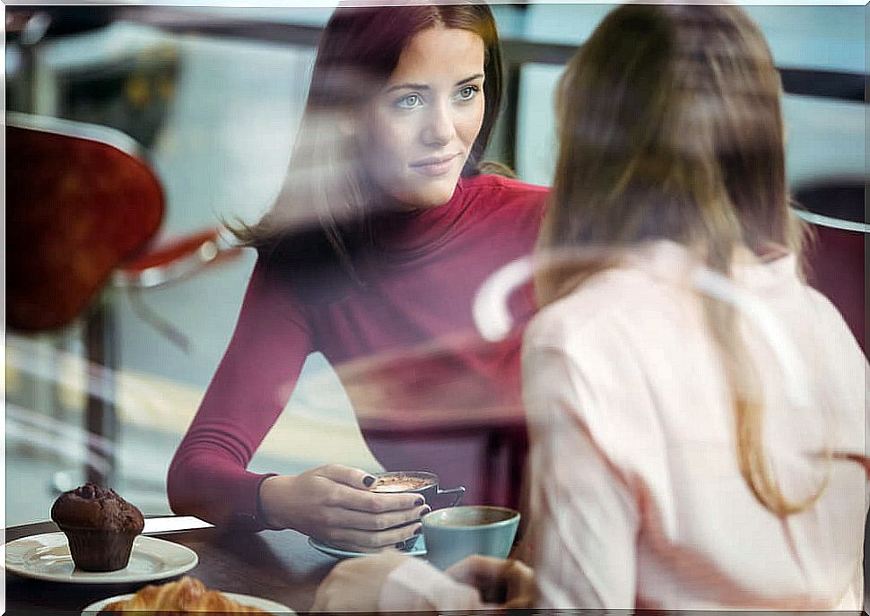 friends talking in cafeteria symbolizing the art of expressing emotional pain