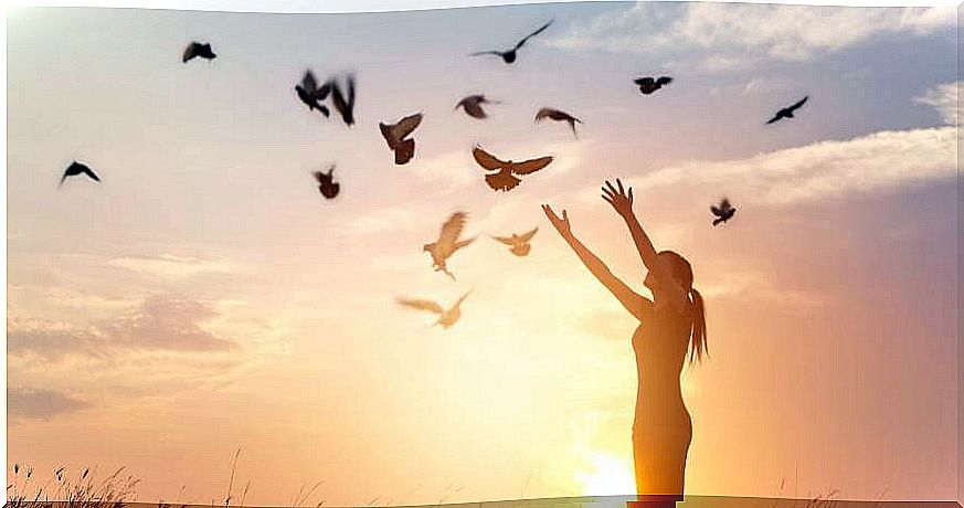 girl releasing doves representing the phrases of Isabel Allende