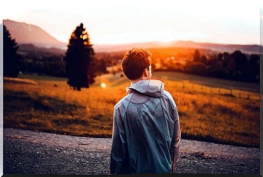 Boy from behind representing mature people