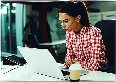 Woman with computer working representing recommendations for teleworking