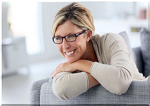 Woman with glasses symbolizing the 12 archetypes of personality