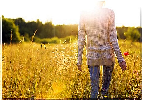 Woman from behind remembering her self from the past